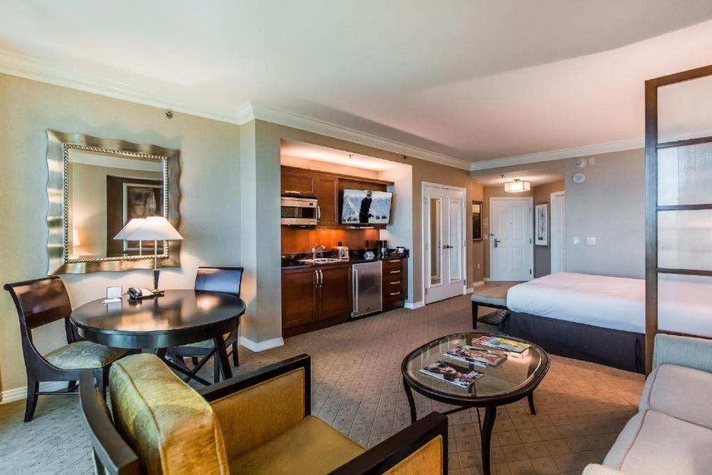 Apartment Stunning Mgm Strip View 16611 *